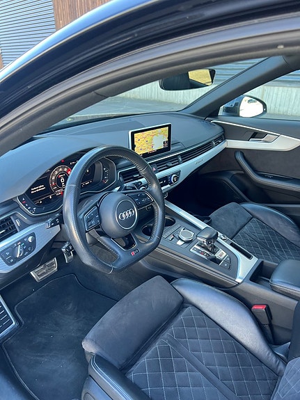 Audi RS4 14 of 17