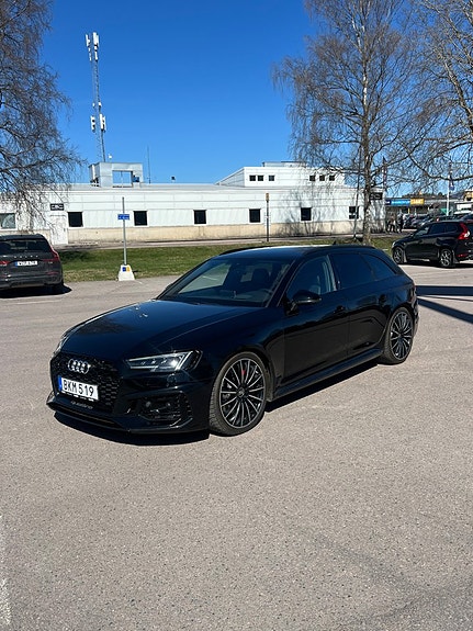 Audi RS4 4 of 5