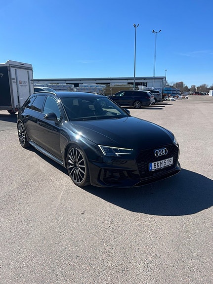 Audi RS4 9 of 17