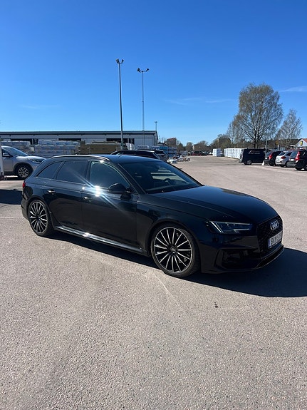 Audi RS4 8 of 17