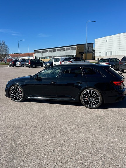 Audi RS4 3 of 5