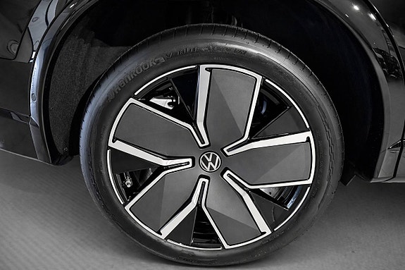 Volkswagen Tiguan 5 of 5