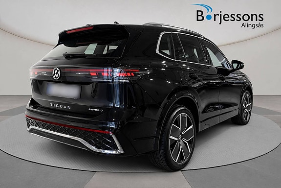 Volkswagen Tiguan 3 of 5