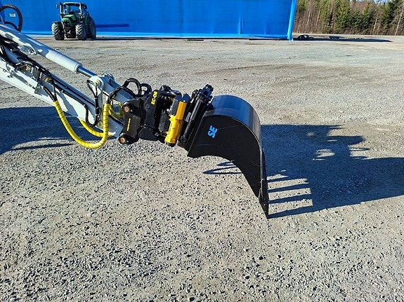 Takeuchi TB370 3 of 6
