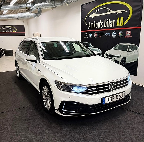 Volkswagen Passat 2 of 5