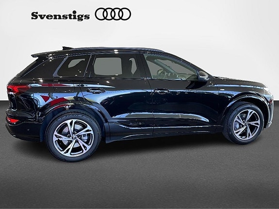 Audi Q6 e-tron 3 of 5