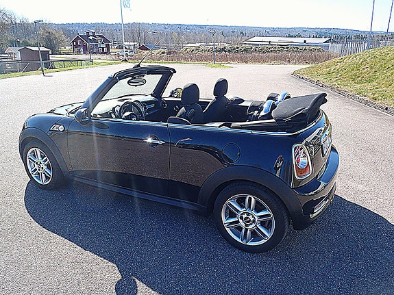 MINI Cooper SD 4 of 5