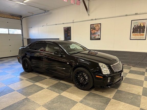 Cadillac STS-V 2 of 5