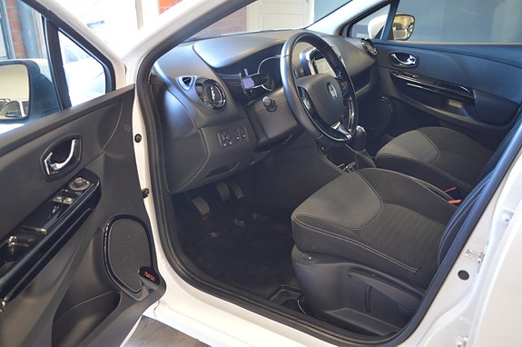 Renault Clio 14 of 18
