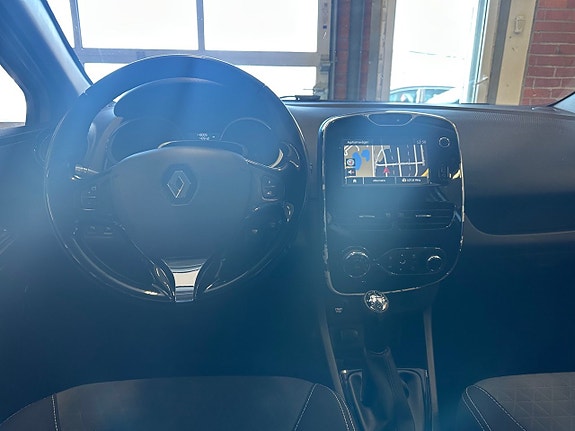 Renault Clio 8 of 18