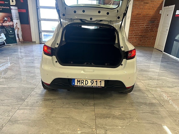 Renault Clio 12 of 18