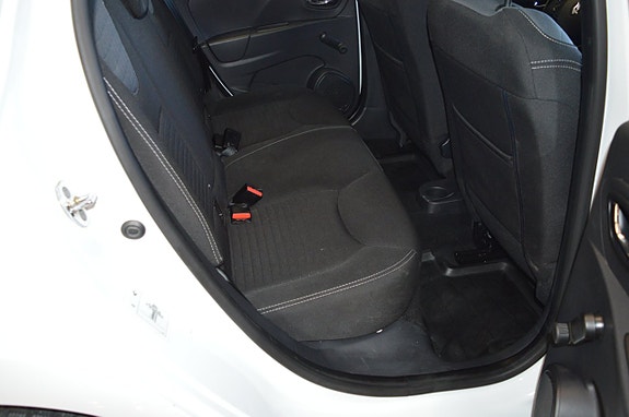 Renault Clio 16 of 18
