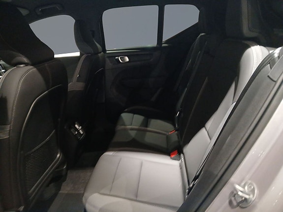 Volvo EX40 8 of 12