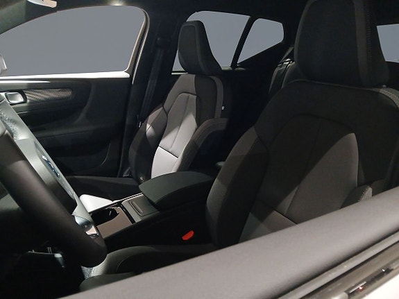 Volvo EX40 6 of 12