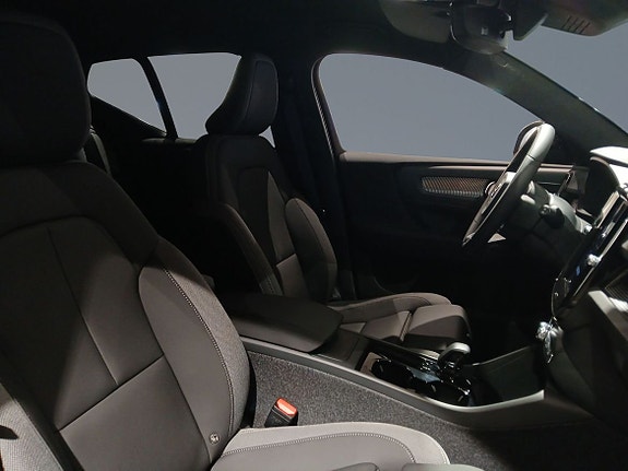 Volvo EX40 7 of 12
