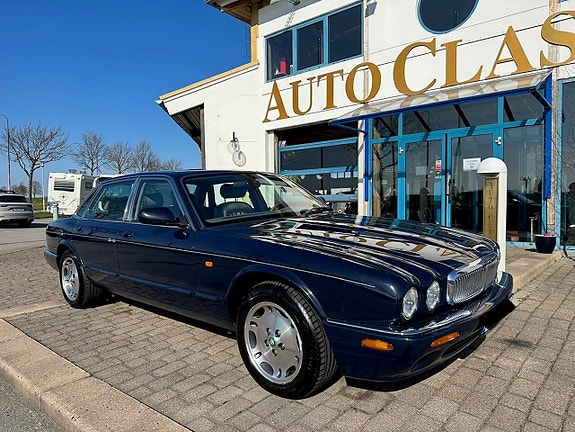 Jaguar XJ 2 of 8