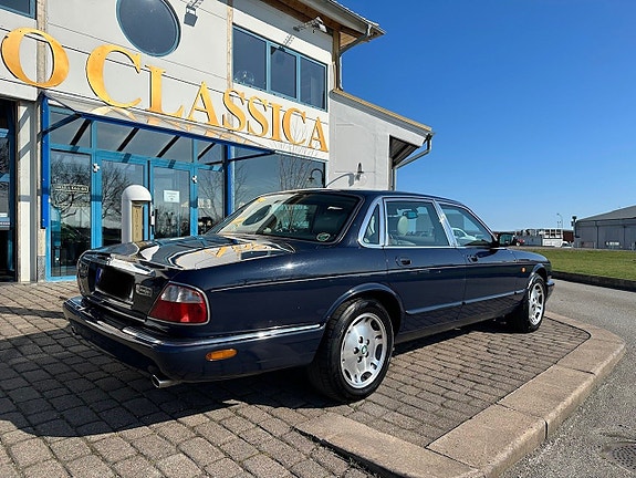 Jaguar XJ 4 of 8