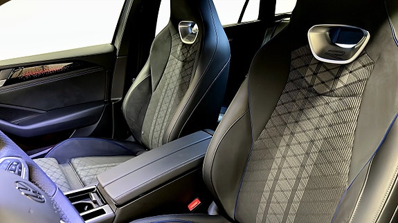 Volkswagen Passat 8 of 24