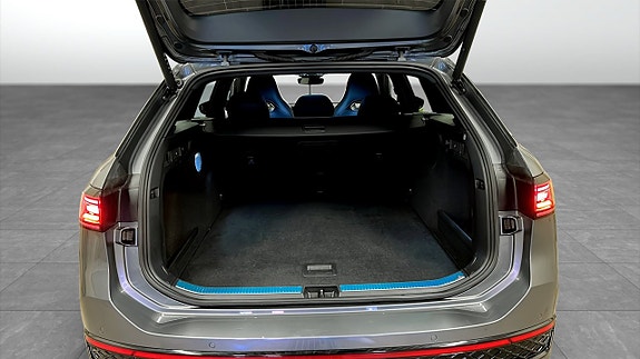 Volkswagen Passat 12 of 24