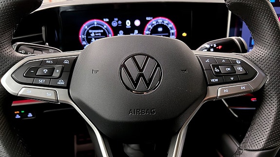 Volkswagen Passat 19 of 24