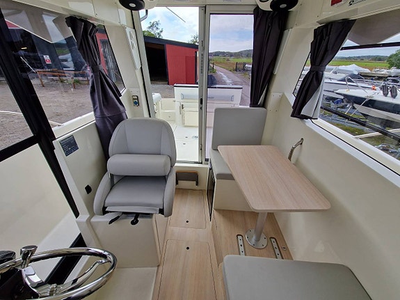 Fabriksny Quicksilver 805Pilothouse-23 Mercury 250 SeaPro-19 10 of 12