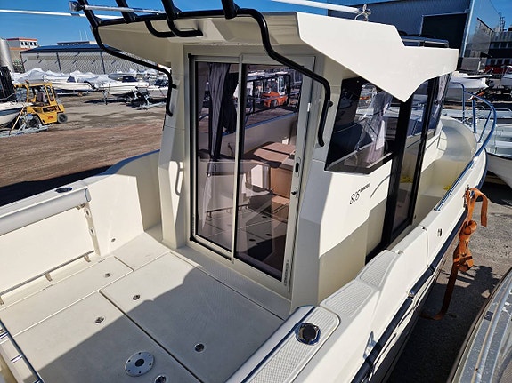 Fabriksny Quicksilver 805Pilothouse-23 Mercury 250 SeaPro-19 4 of 5