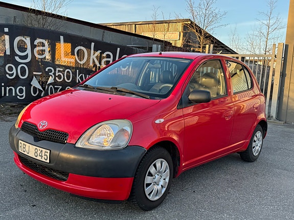Toyota Yaris 7 of 11