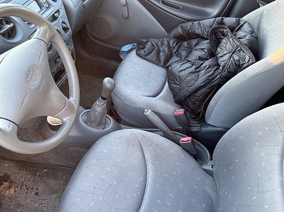 Toyota Yaris 11 of 11