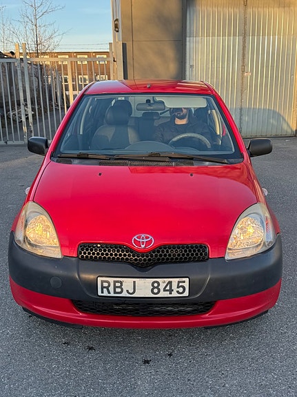 Toyota Yaris 6 of 11