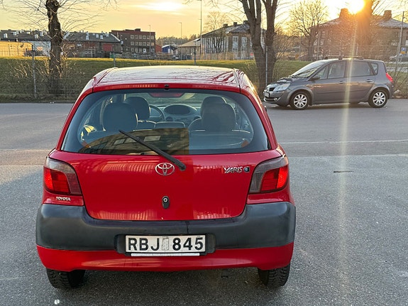 Toyota Yaris 10 of 11