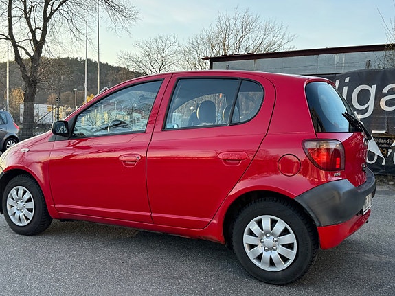 Toyota Yaris 3 of 11
