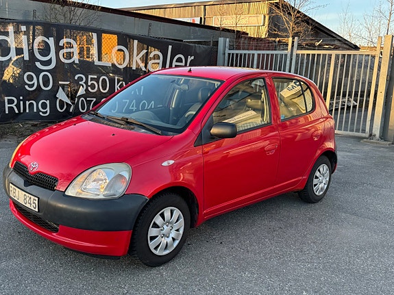Toyota Yaris 4 of 11