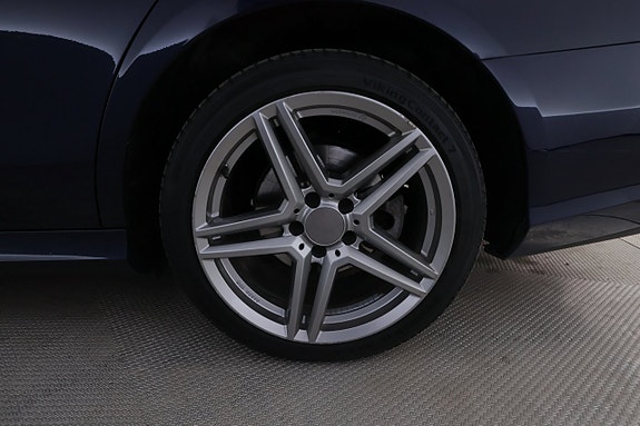 Mercedes-Benz E200 12 of 22