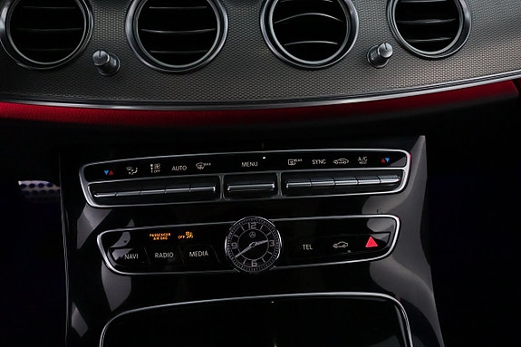 Mercedes-Benz E200 21 of 22