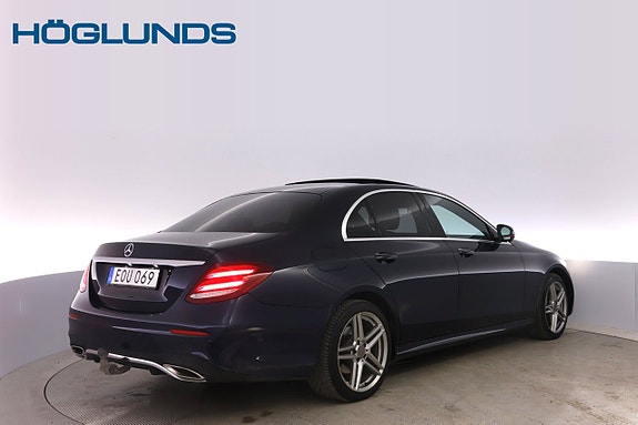 Mercedes-Benz E200 4 of 5