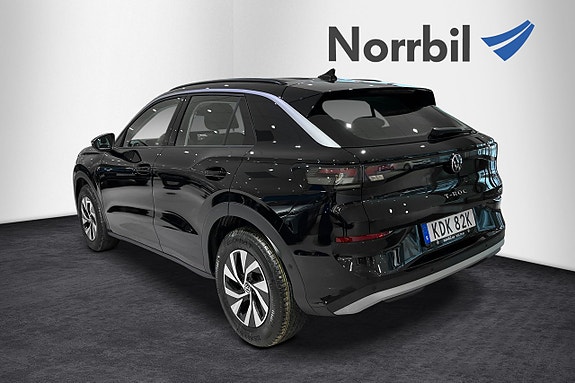 Volkswagen T-Roc 2 of 13