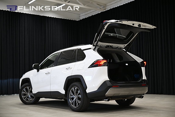 Toyota RAV4 6 of 30