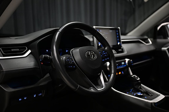 Toyota RAV4 16 of 30
