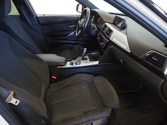 BMW 330e 10 of 21