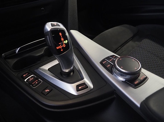 BMW 330e 20 of 21