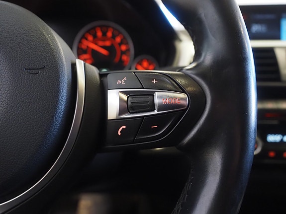 BMW 330e 18 of 21