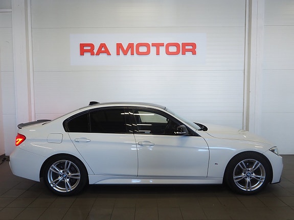 BMW 330e 4 of 5