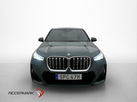 BMW iX1 3 of 5