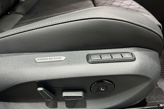 Volkswagen Passat 12 of 19