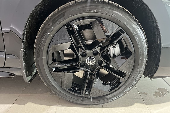 Volkswagen Passat 17 of 19