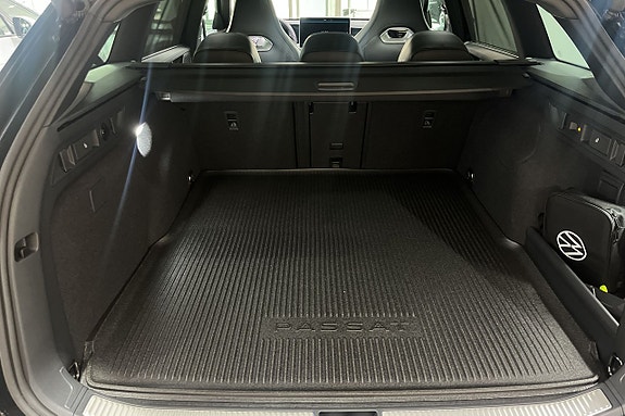 Volkswagen Passat 10 of 19