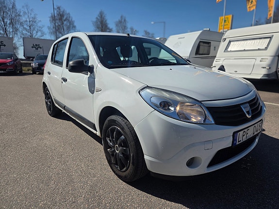 Dacia Sandero 2 of 5