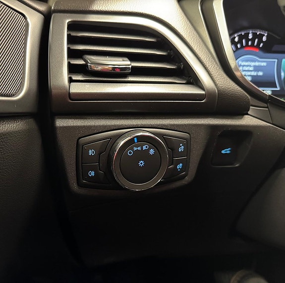 Ford Mondeo 27 of 30