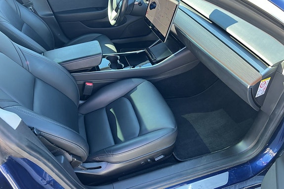 Tesla Model 3 9 of 16
