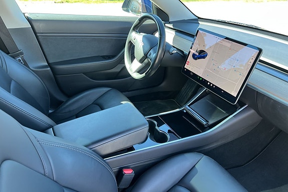 Tesla Model 3 10 of 16
